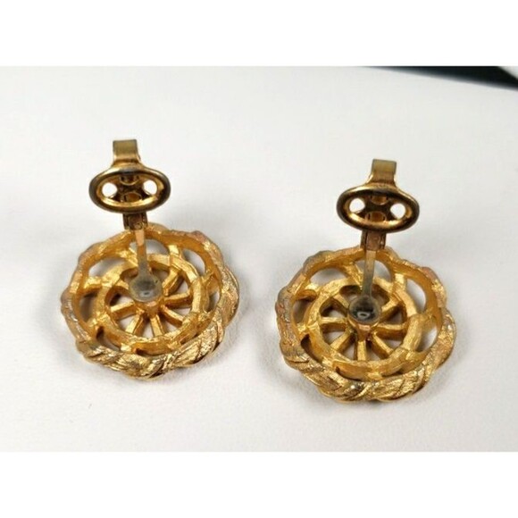 Vintage Signed Crown Trifari Gold Tone Round Pinwheel Clip-On Earrings - Picture 11 of 11